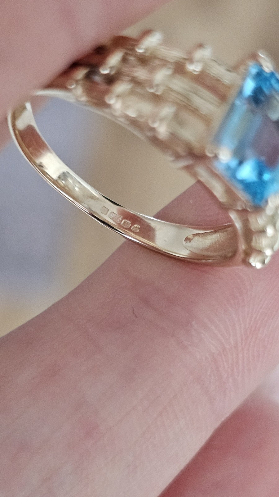 9ct Yellow Gold Natural Blue Topaz Statement Ring Size Q Hallmarked 3.40g