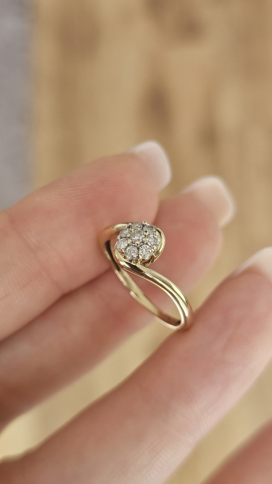 9ct Yellow Gold 0.25ct Natural Diamond Cluster Twist Ring Size O