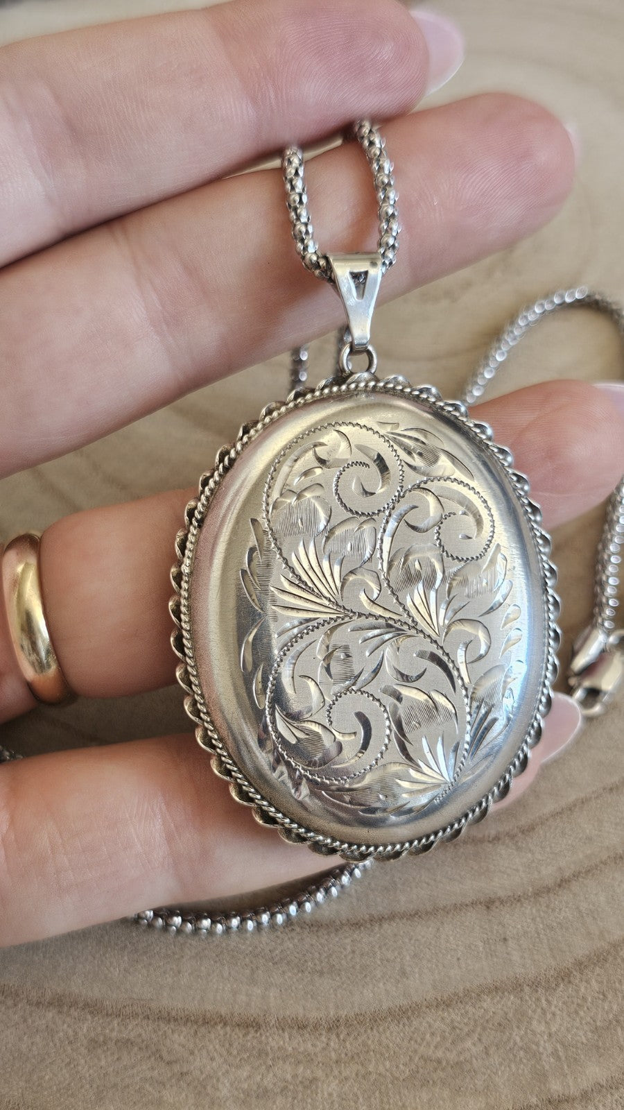 Vintage 1978 Sterling Silver Engraved Locket Pendant 22" 925 Chain 28.79g