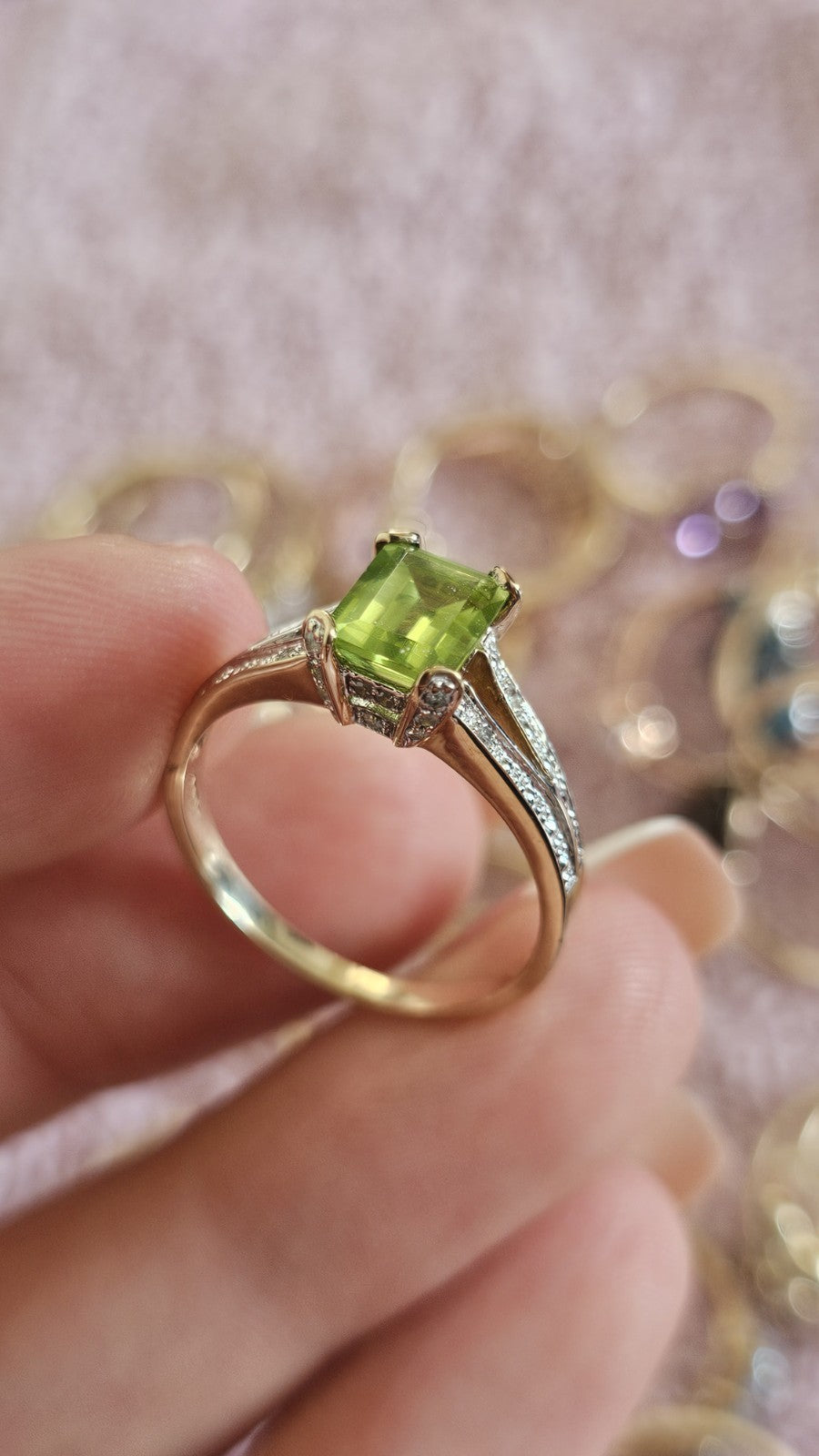 💚 9ct Yellow Gold Natural Peridot & Diamond Ring , Size S, Hallmarked