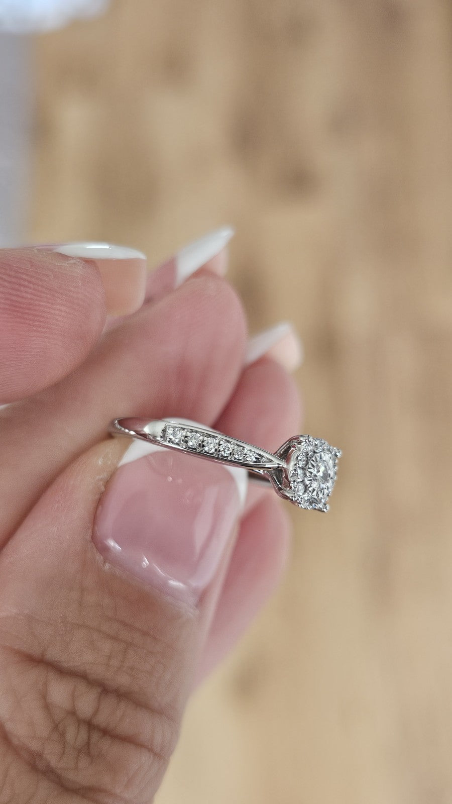 💍 Ernest Jones 9ct White Gold 0.25ct Diamond Halo Cluster Ring – Size J½