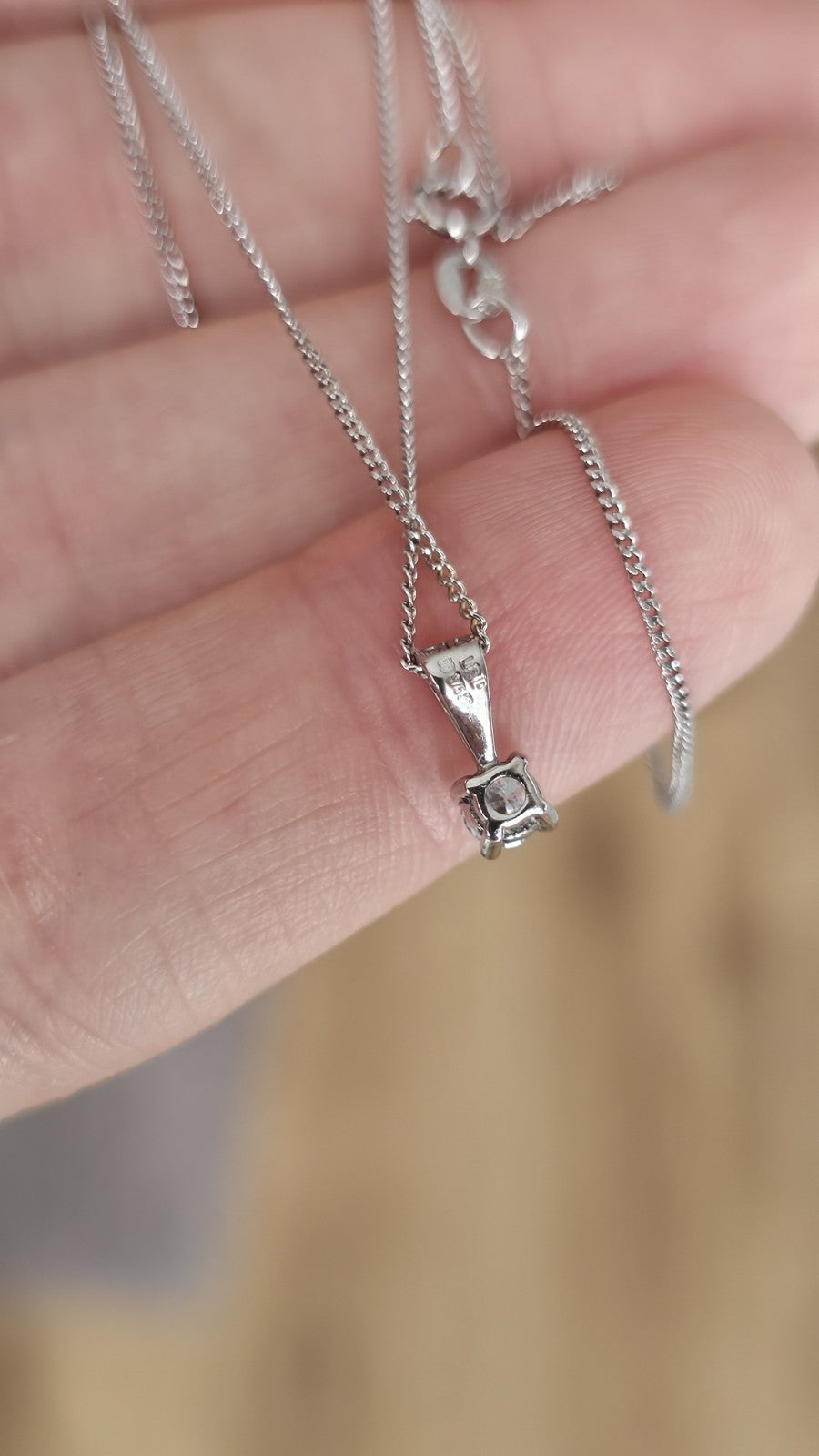 9ct White Gold Natural Diamond Solitaire Pendant Necklace 0.16ct 17.5"Hallmarked