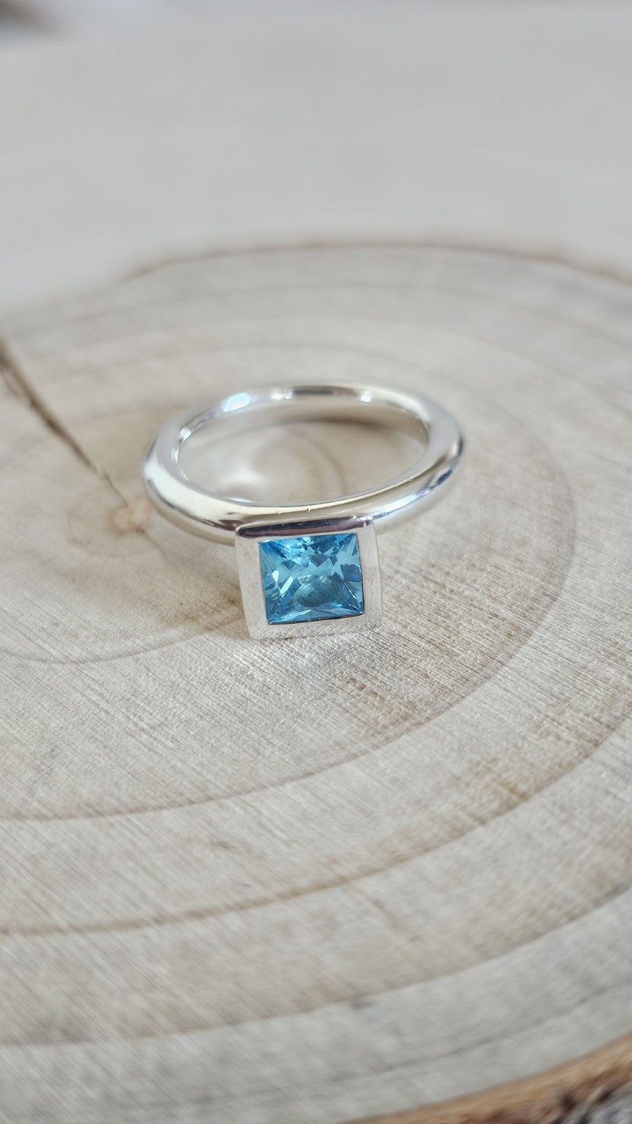 925 Sterling Silver Blue Topaz Statement Solitaire Ring Size M 5.62g