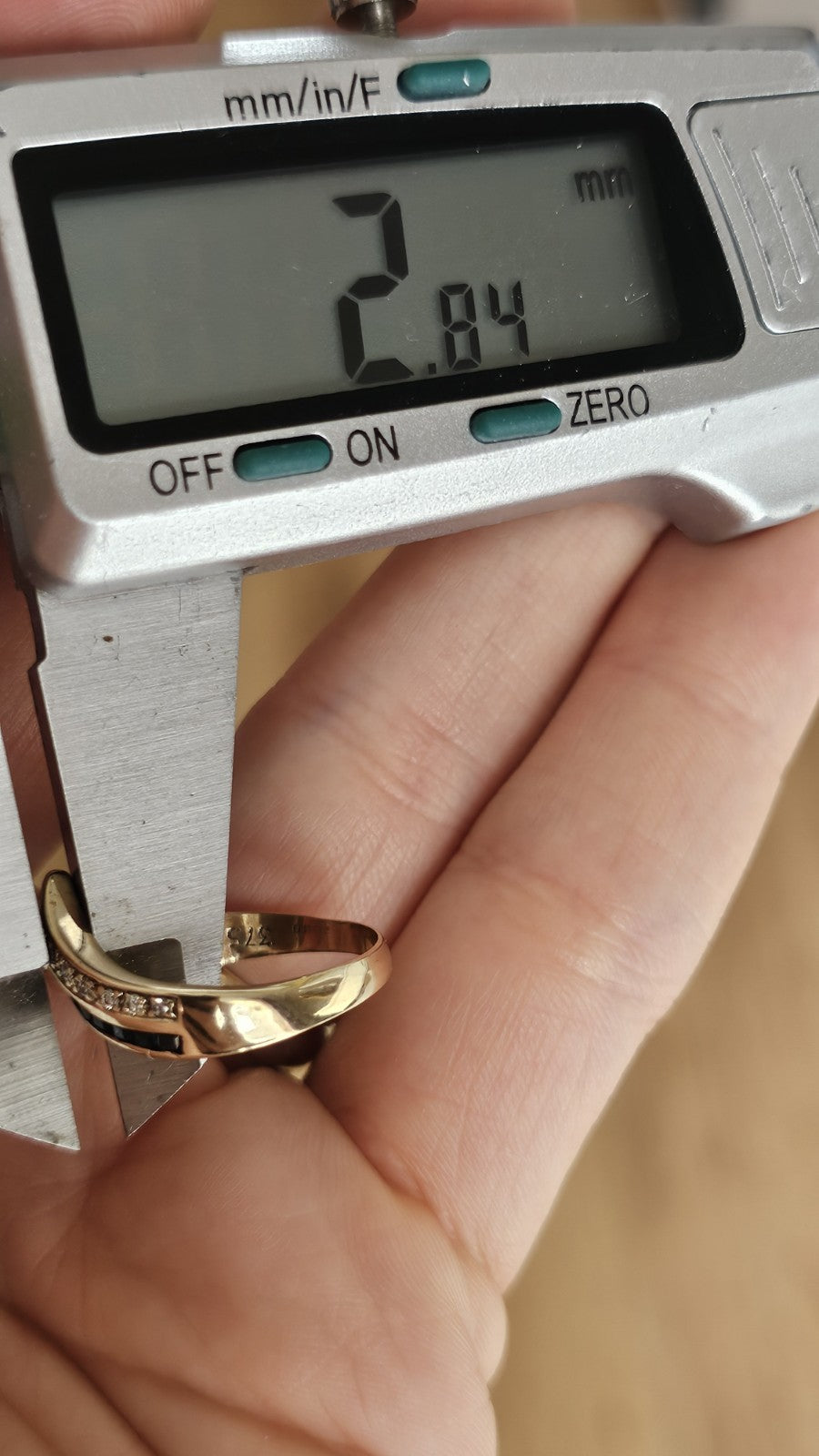 9ct Yellow Gold Sapphire & Diamond Wishbone Chevron Band Ring – Size O, 3 g