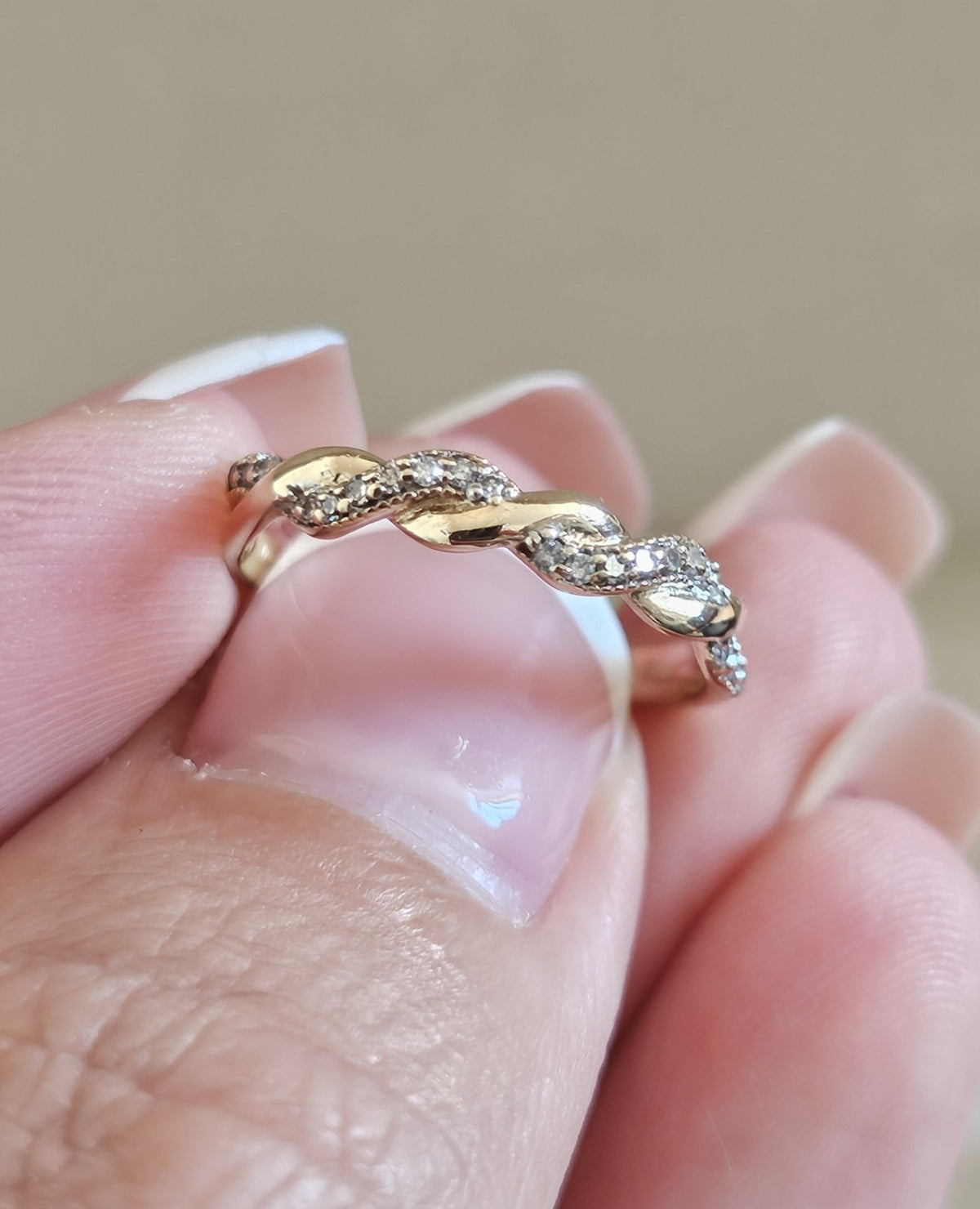 💛 9ct Yellow Gold 0.10ct Natural Diamond Twist Ring – Ernest Jones – Size N½ 💎