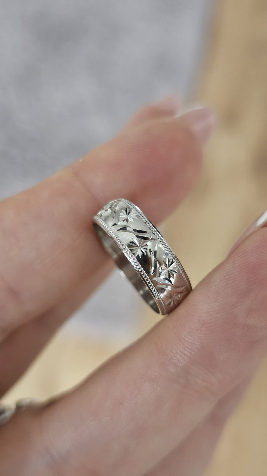 9ct White Gold Engraved Floral Starburst Band Ring Size N 1/2 Hallmarked 3.77g
