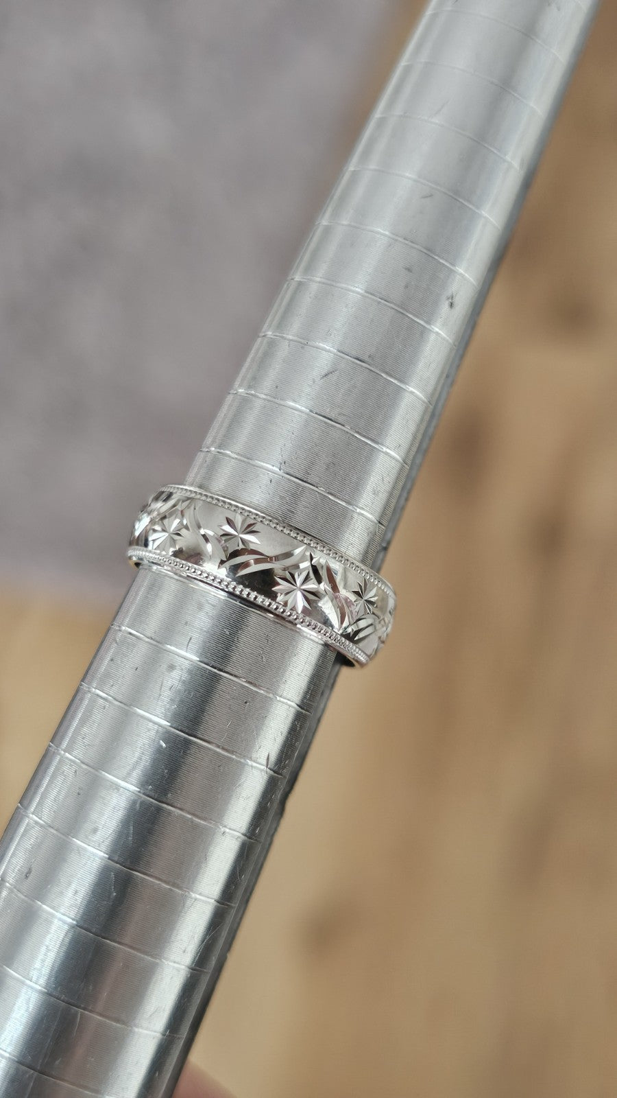 9ct White Gold Engraved Floral Starburst Band Ring Size N 1/2 Hallmarked 3.77g