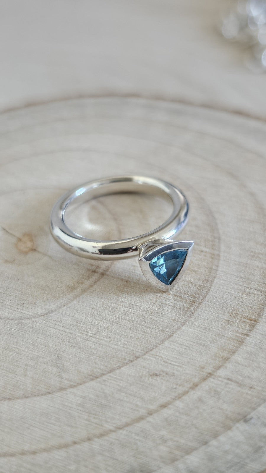 925 Sterling Silver Trillion Cut Blue Topaz Solitaire Ring Size M 5.16g