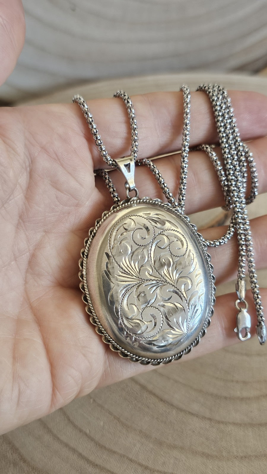 Vintage 1978 Sterling Silver Engraved Locket Pendant 22" 925 Chain 28.79g