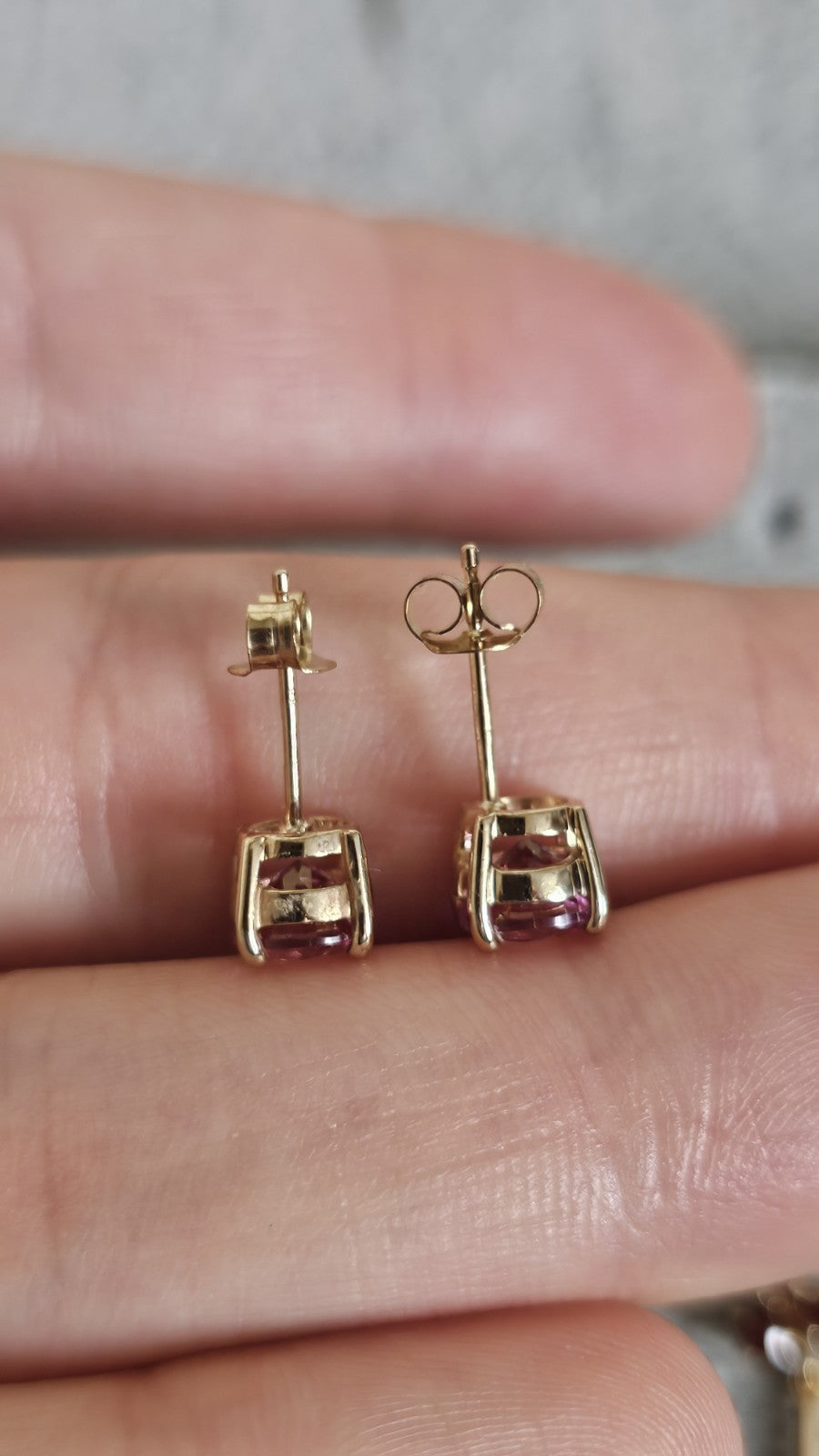 9ct Yellow Gold Pink Sapphire Stud Earrings – Hallmarked , 1.90 grams