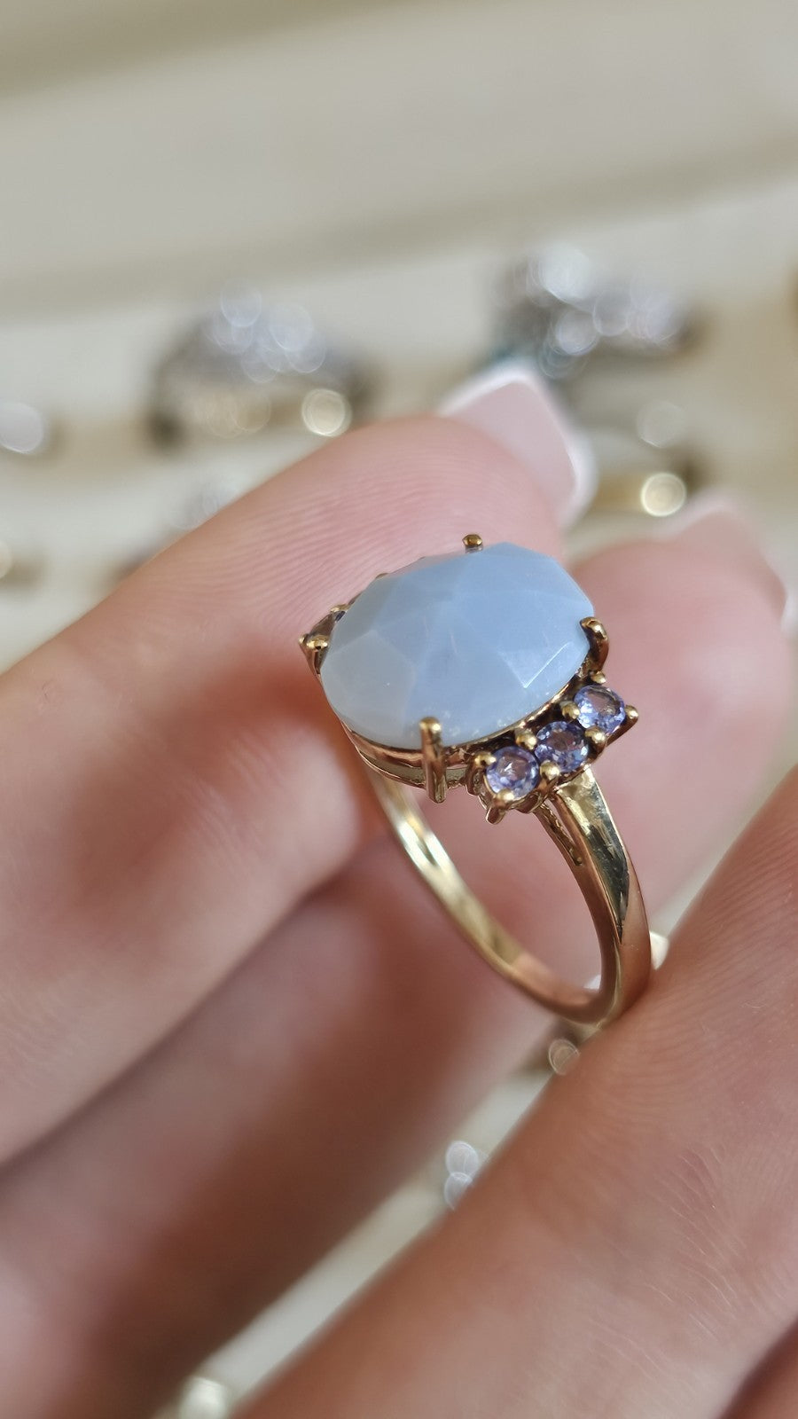 9ct Yellow Gold Blue Oval Chalcedony Cluster Cocktail Ring – Hallmarked – N½