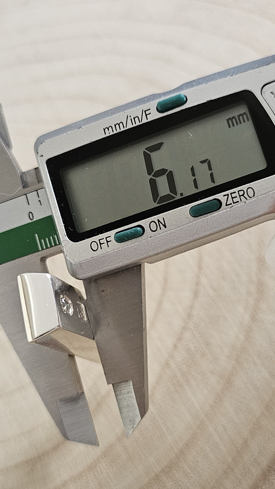 Vintage 1977 Sterling Silver Jubilee Ingot Pendant – Sheffield Hallmarked 32.10g