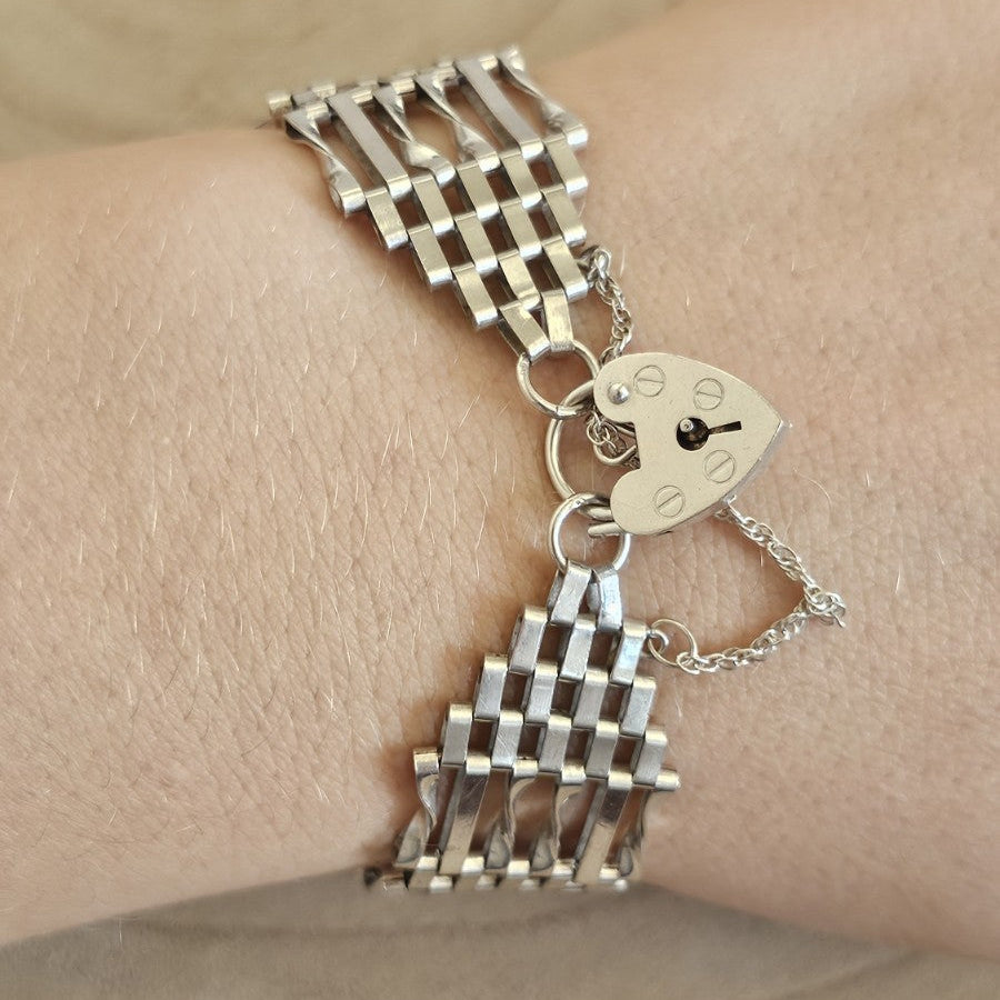 Vintage 1978 Sterling Silver Gate Bracelet Heart Padlock Hallmarked 7" 20.45g
