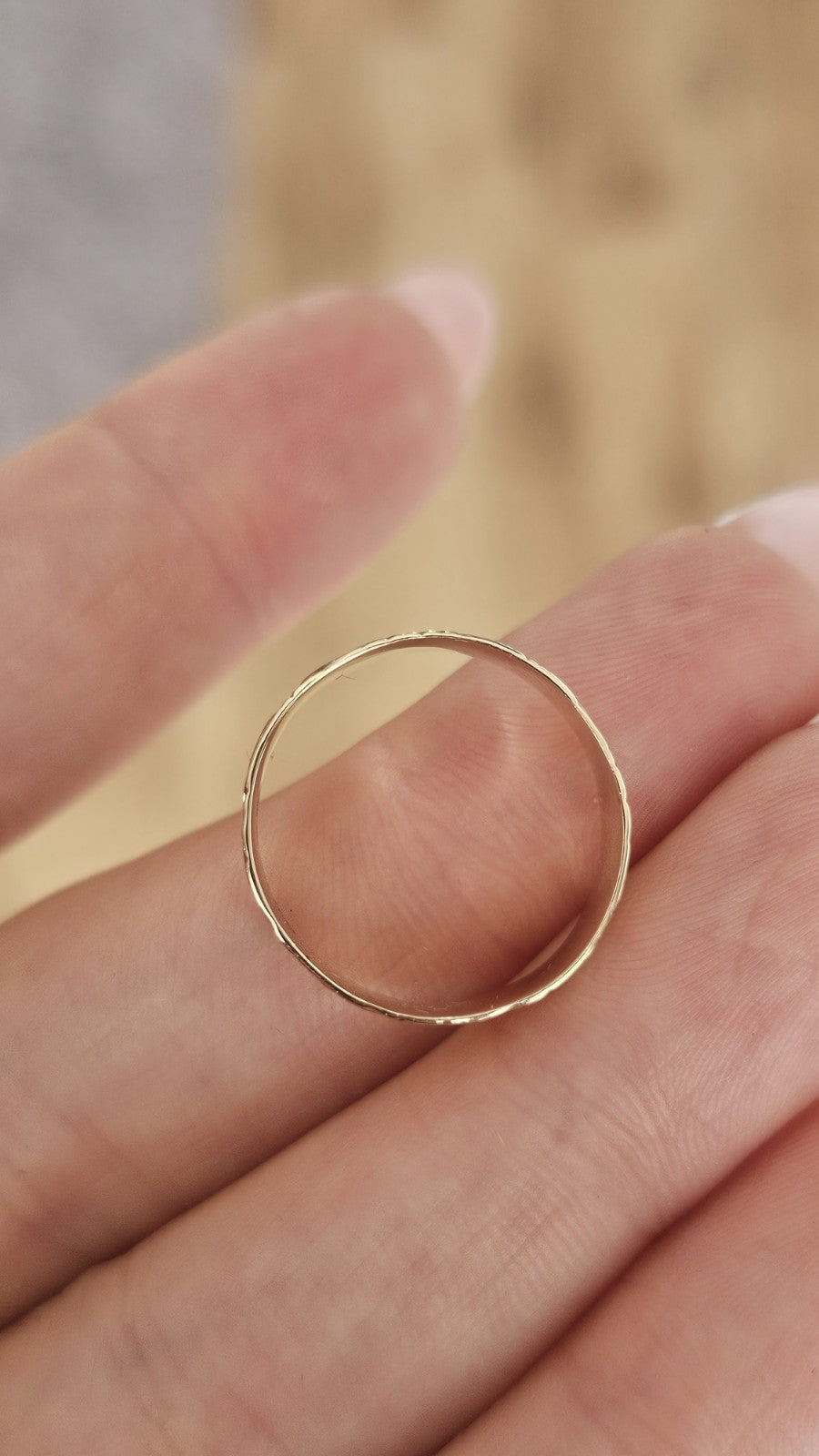 Vintage 1981 9ct Yellow Gold Engraved Starburst Wide Band Ring Size O 1/2 