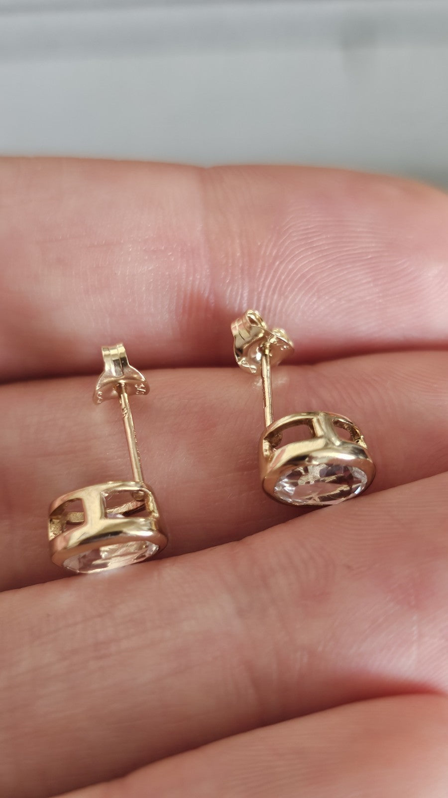 9ct Yellow Gold Glacier Topaz 1.776ct Oval Stud Earrings 9K Certified
