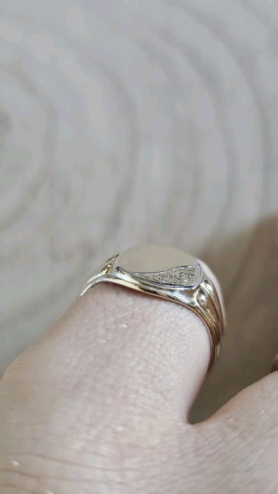 Vintage 9ct Gold & Silver Oval Signet Ring – Engraved Floral Design 4.48g, P1/2