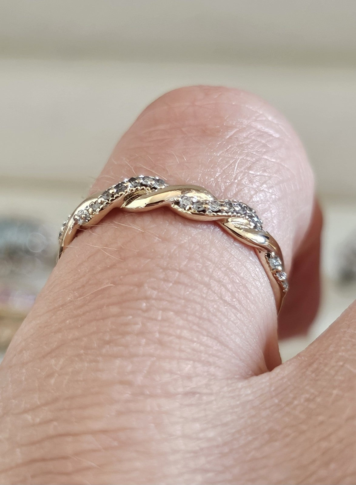 💛 9ct Yellow Gold 0.10ct Natural Diamond Twist Ring – Ernest Jones – Size N½ 💎