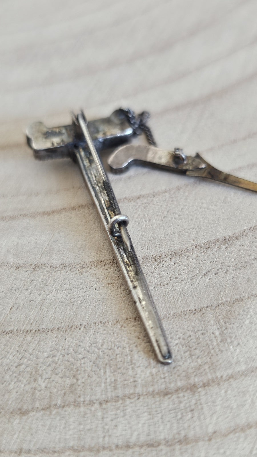Antique Silver Sword Dagger Brooch Safety Chain Ornate Vintage Jewellery 5.17g