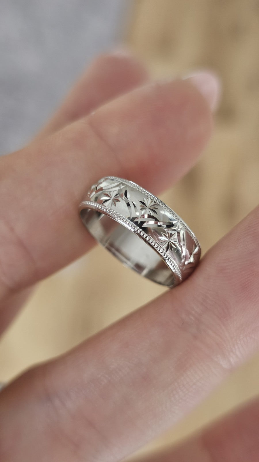 9ct White Gold Engraved Floral Starburst Band Ring Size N 1/2 Hallmarked 3.77g