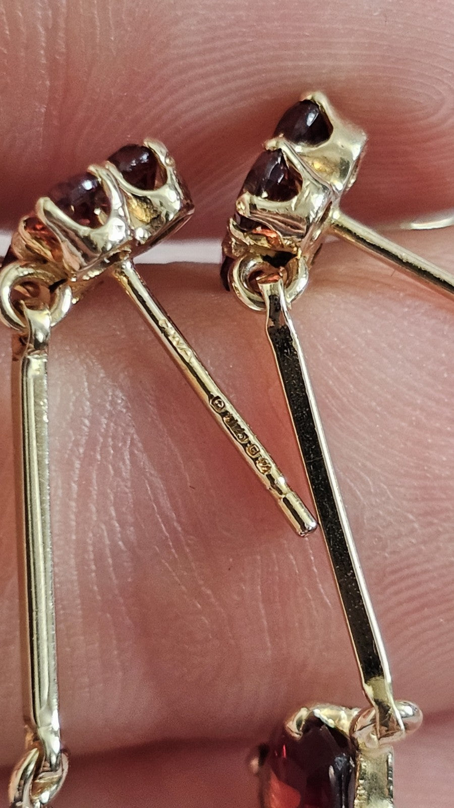 ✨ Vintage 9ct Yellow Gold Natural Garnet Drop Earrings ✨