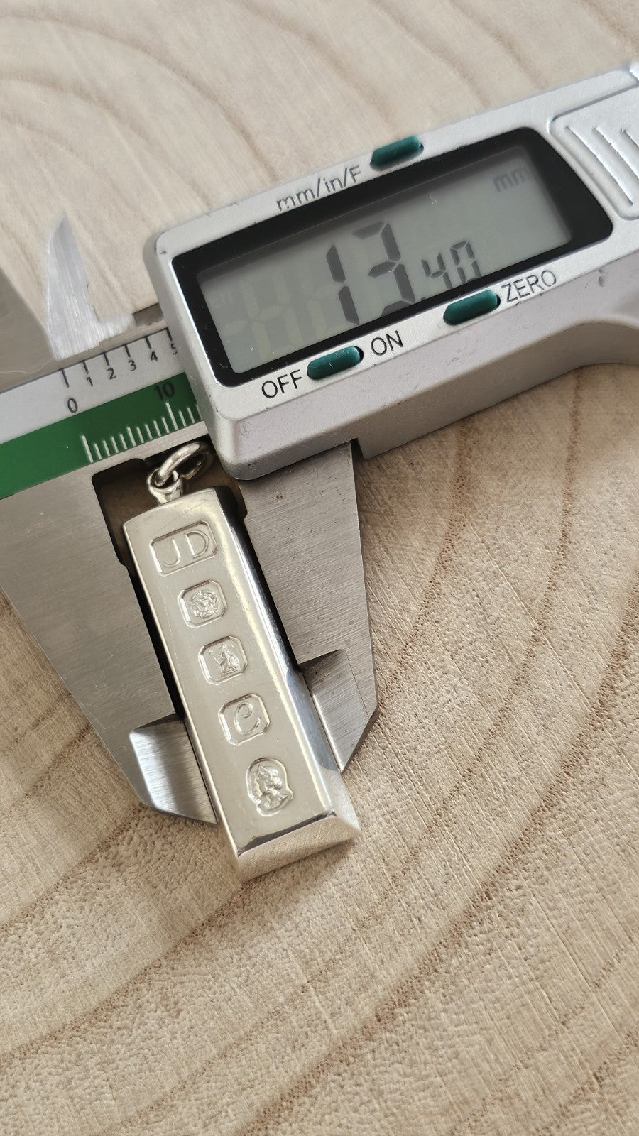 Vintage 1977 Sterling Silver Jubilee Ingot Pendant – Sheffield Hallmarked 32.10g