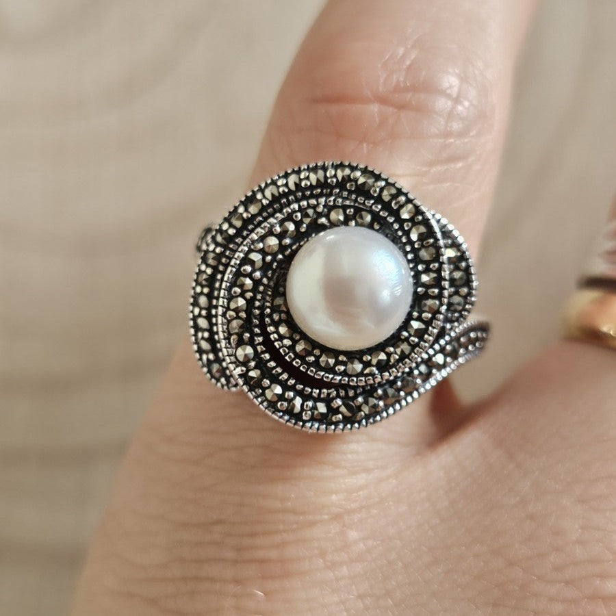 925 Sterling Silver Pearl & Marcasite Swirl Statement Ring – Size S 1/2