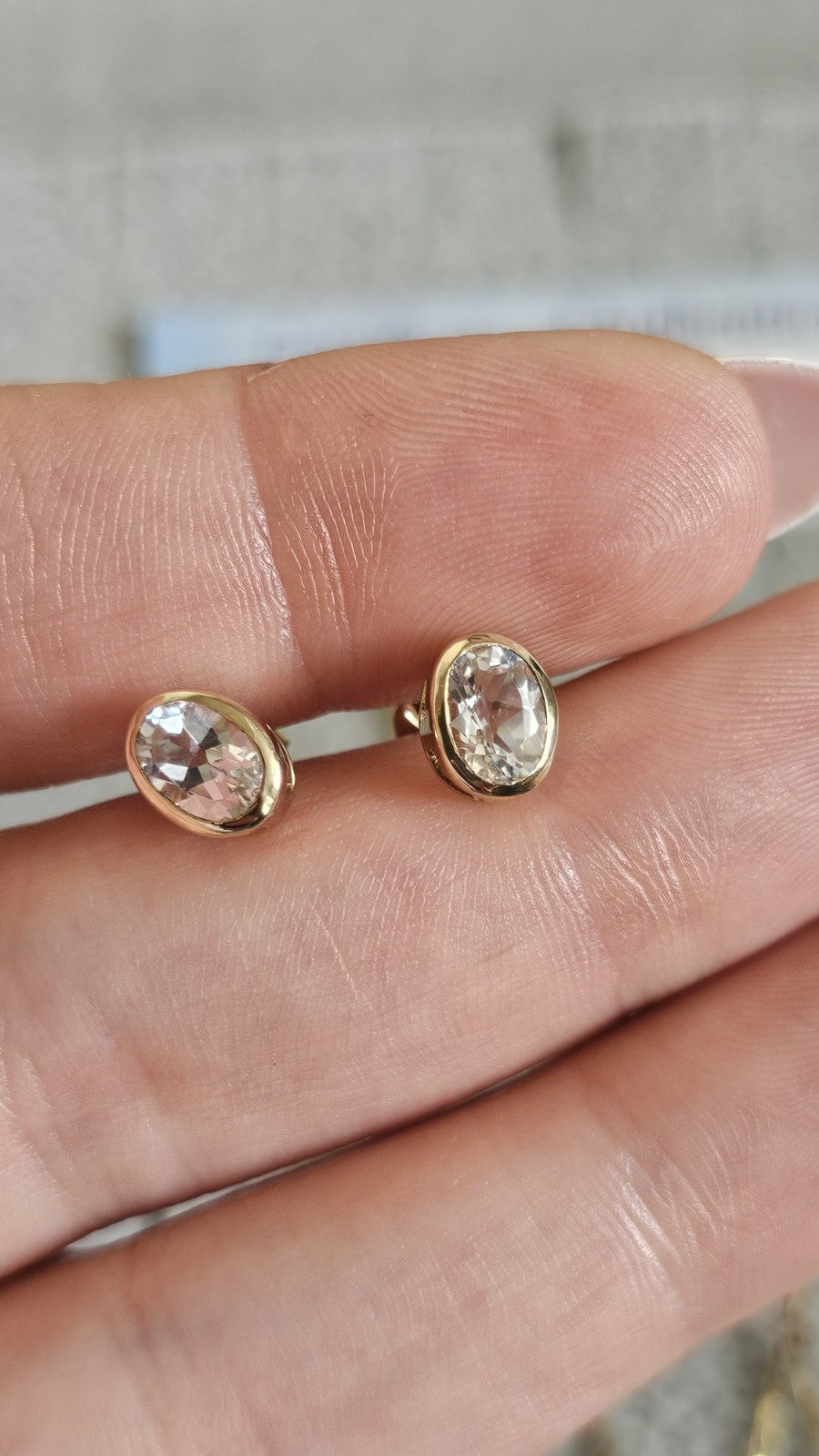 9ct Yellow Gold Glacier Topaz 1.776ct Oval Stud Earrings 9K Certified