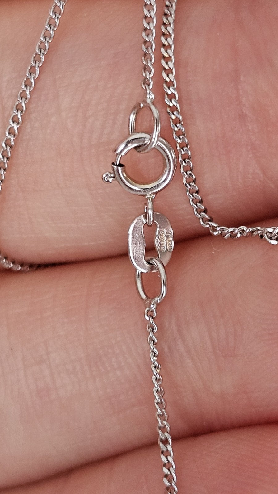 9ct White Gold Natural Diamond Solitaire Pendant Necklace 0.16ct 17.5"Hallmarked