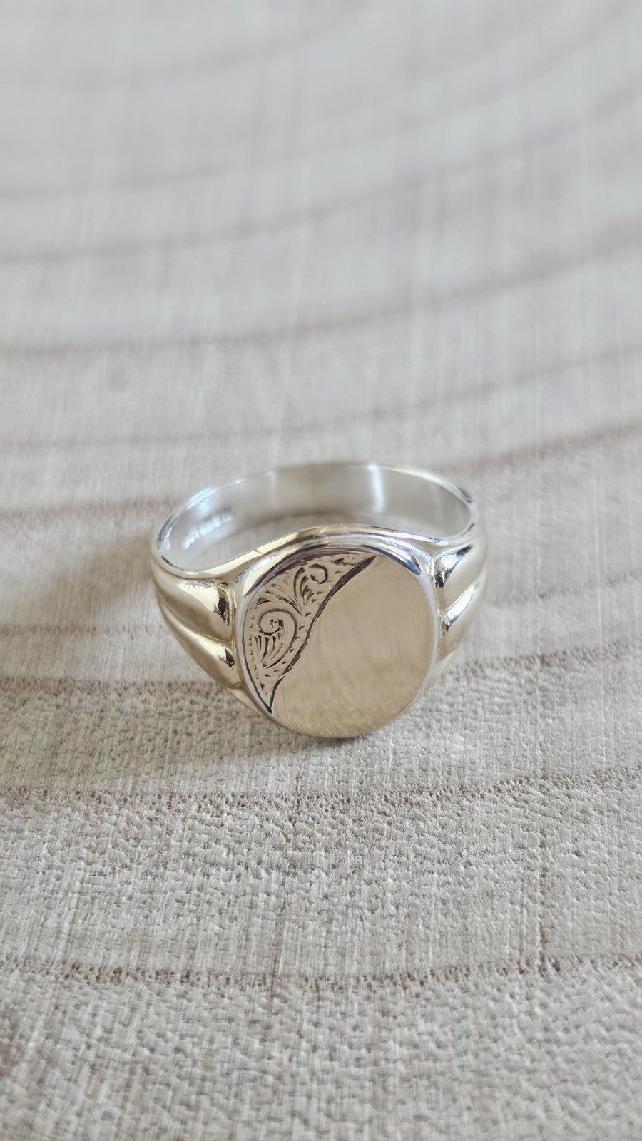 Vintage 9ct Gold & Silver Oval Signet Ring – Engraved Floral Design 4.48g, P1/2