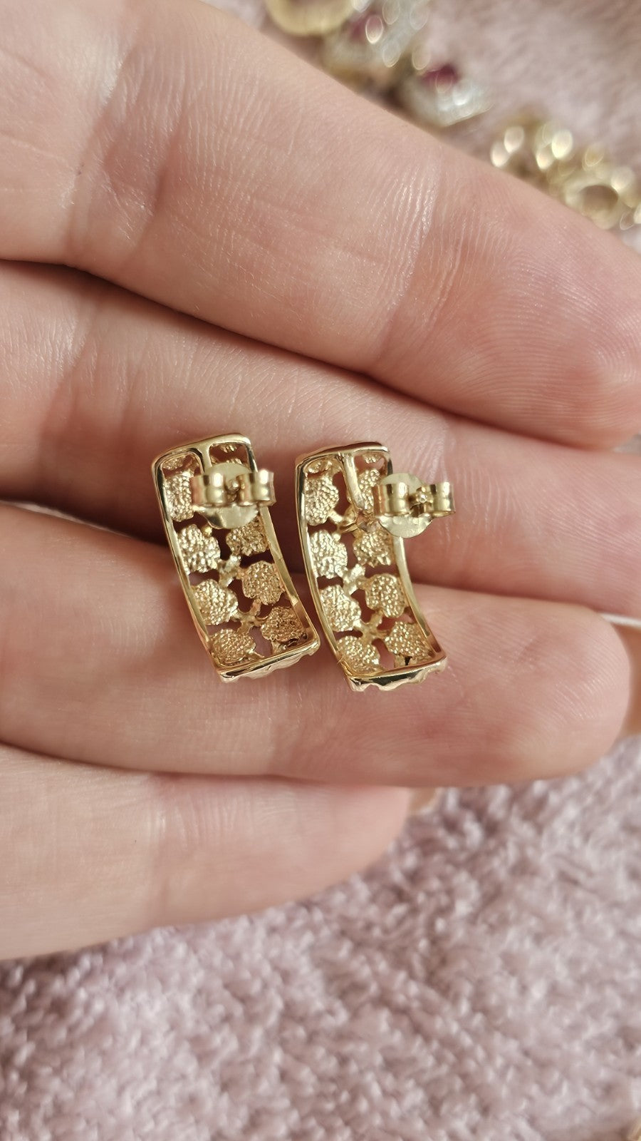 ✨ Vintage 9ct Yellow Gold Floral Openwork Stud Earrings – 2.12g ✨