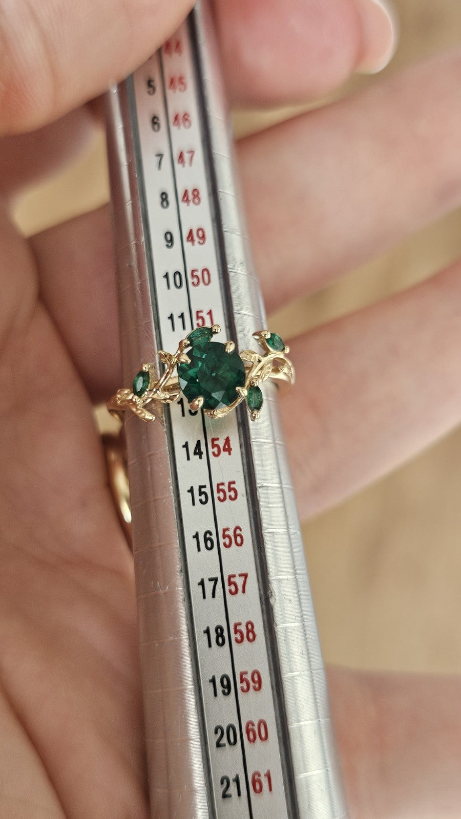 💚 10ct Yellow Gold Natural Tsavorite Garnet Floral Ring – Size M – 2.30g