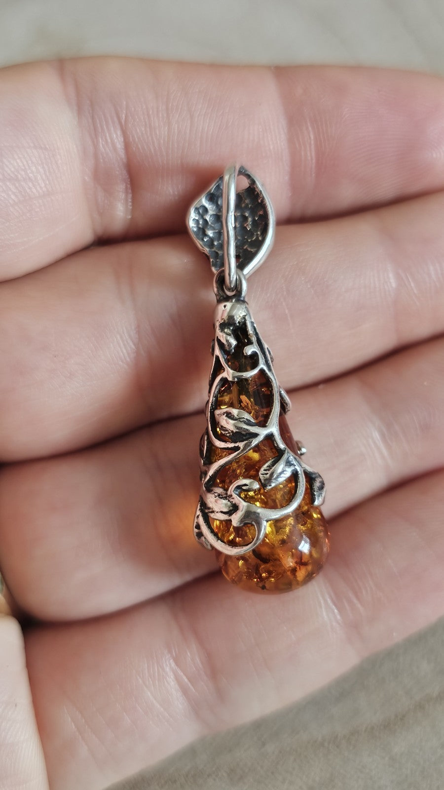 925 Sterling Silver Amber Pendant TGGC Leaf Vine Design 5.08g
