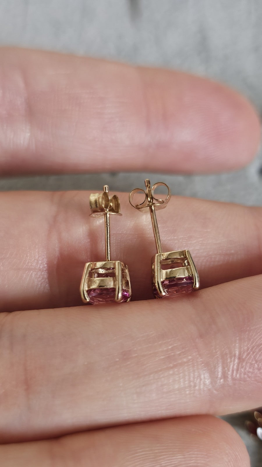 9ct Yellow Gold Pink Sapphire Stud Earrings – Hallmarked , 1.90 grams
