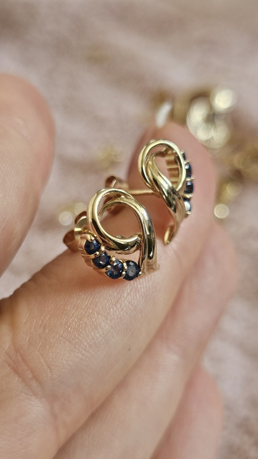 💙 9ct Yellow Gold Natural Sapphire Swirl Stud Earrings 💙