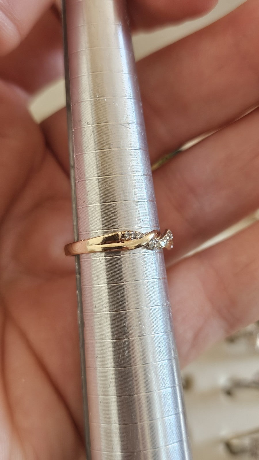 💛 9ct Yellow Gold 0.10ct Natural Diamond Twist Ring – Ernest Jones – Size N½ 💎