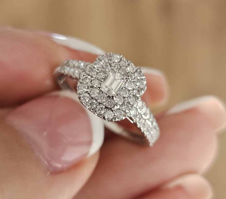 18ct White Gold 0.77ct Natural Diamond Halo Ring | Ernest Jones | Size Q