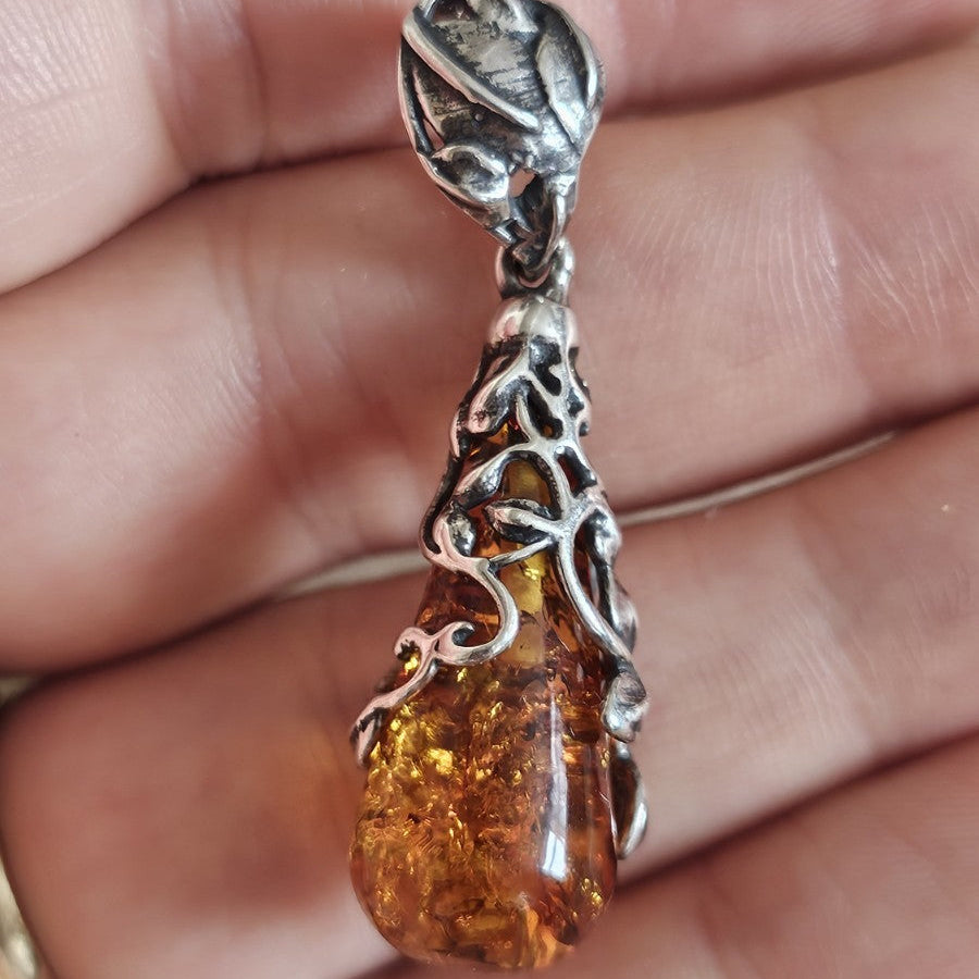925 Sterling Silver Amber Pendant TGGC Leaf Vine Design 5.08g