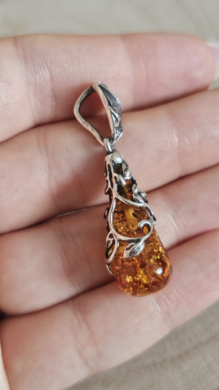 925 Sterling Silver Amber Pendant TGGC Leaf Vine Design 5.08g