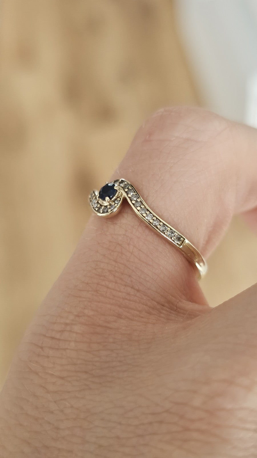 9ct Yellow Gold Natural Sapphire & Diamond 0.15ct Swirl Ring Size Q Hallmarked