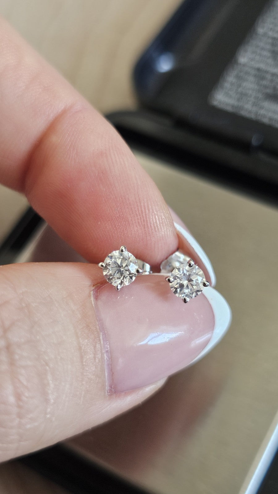 14K White Gold Natural Diamond Stud Earrings Round Brilliant