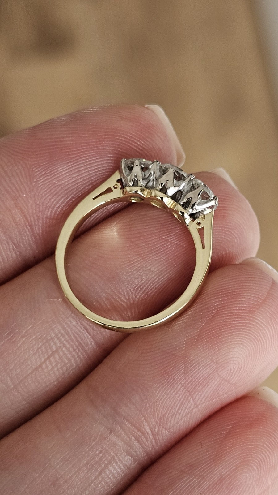 1.00ct Natural Diamond Trilogy Ring in 18ct Gold,WGI Certified (Size K ½)