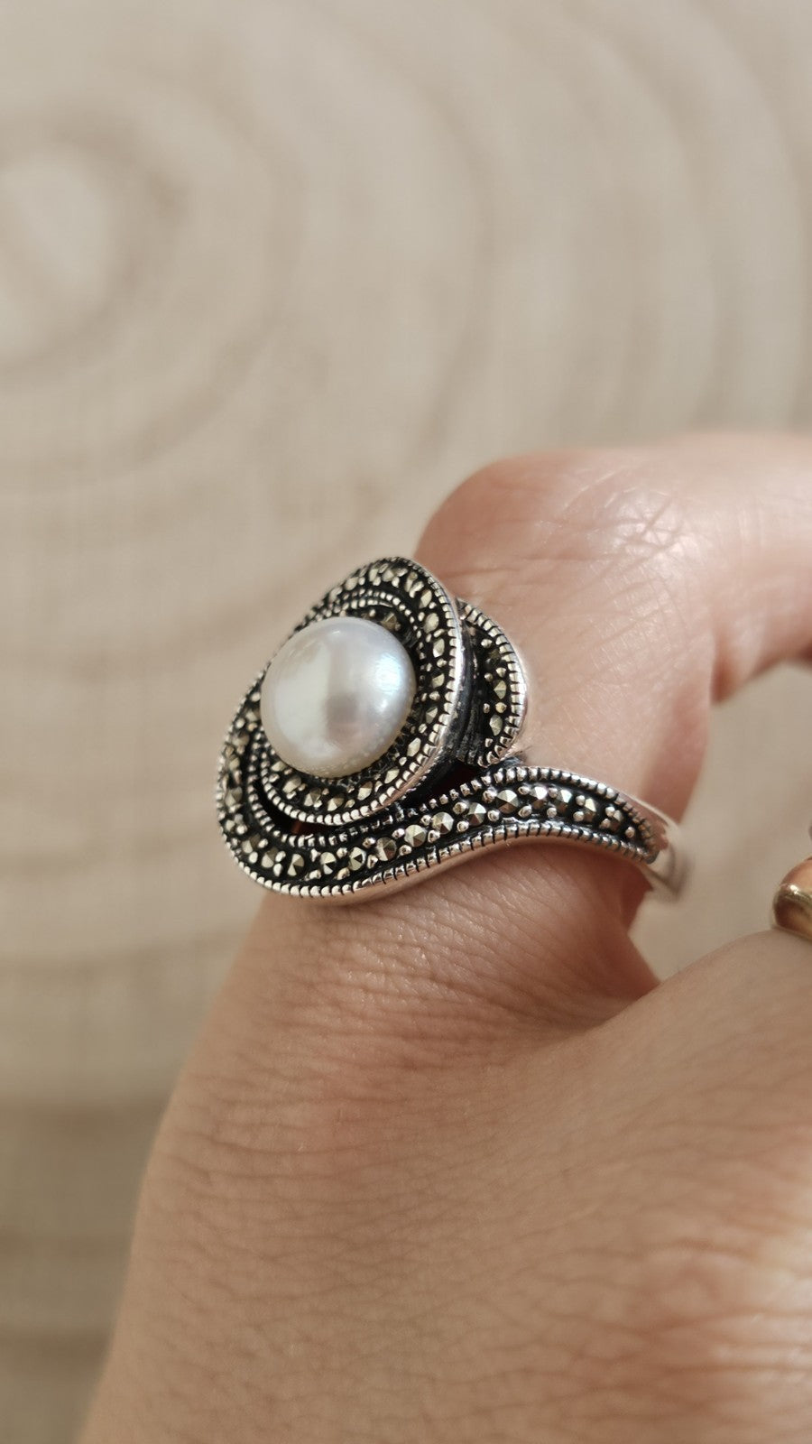 925 Sterling Silver Pearl & Marcasite Swirl Statement Ring – Size S 1/2