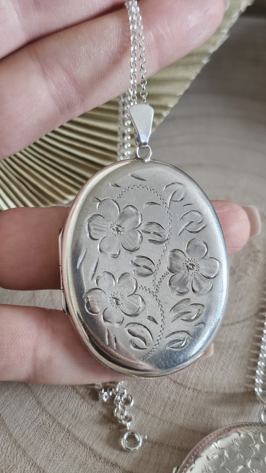 Vintage 1977 Sterling Silver 925 Floral Locket Pendant 22” Belcher Chain