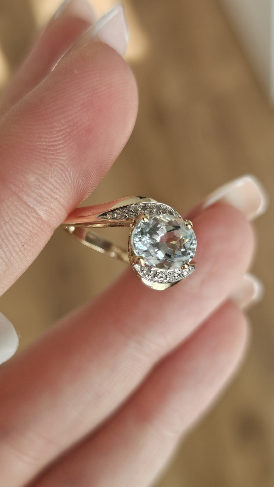✨ Stunning 9ct Yellow Gold Aquamarine and Diamond Swirl Ring - Size O 1/2 ✨