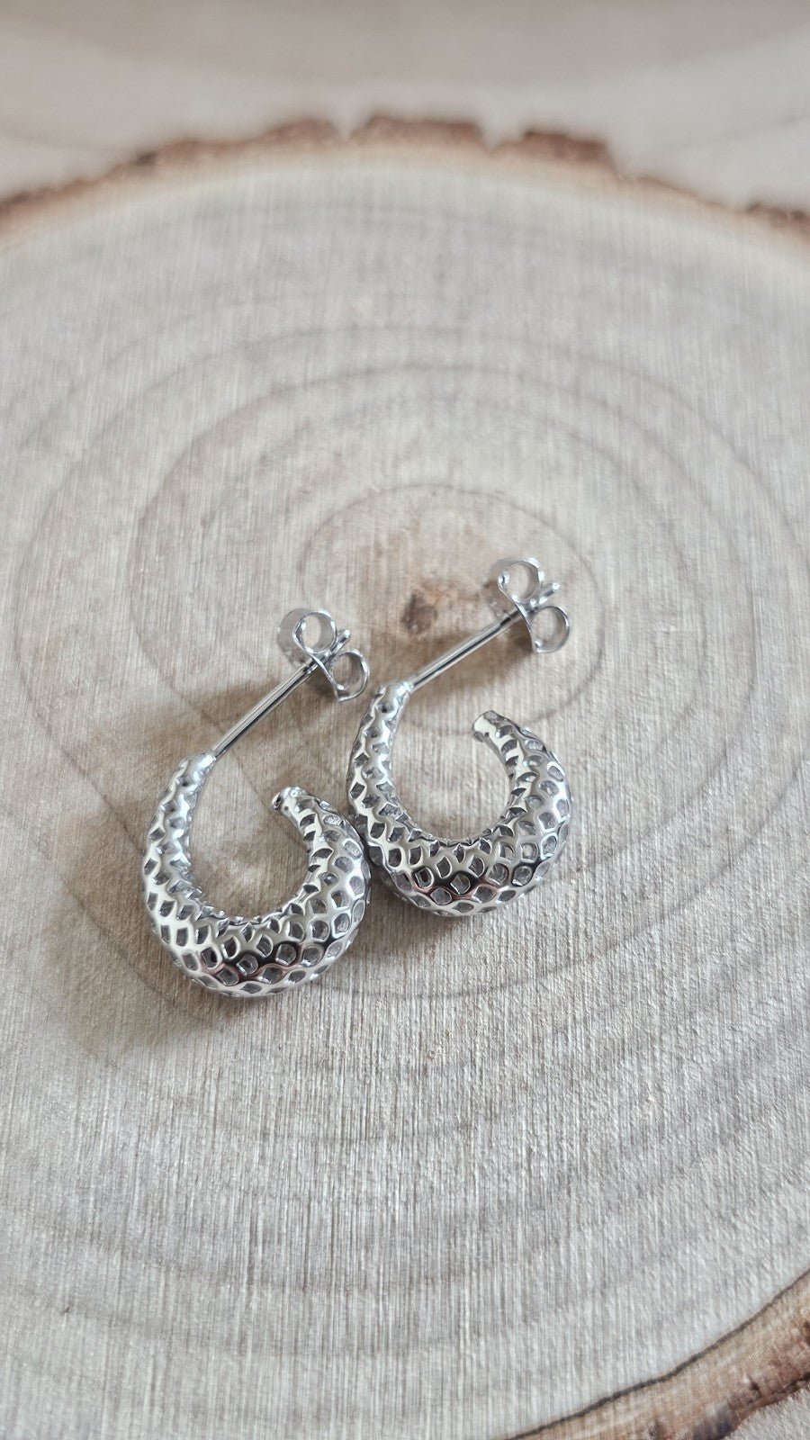 925 Sterling Silver Chunky Graduated C Hoop Earrings Textured Lattice Pattern