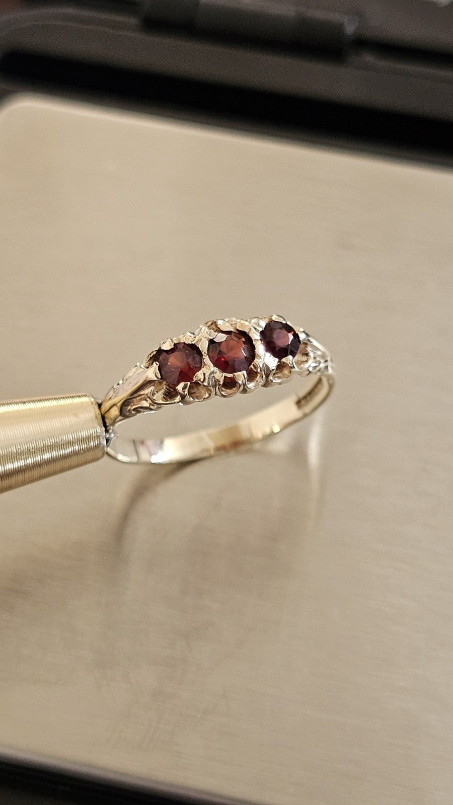 Vintage 9ct Yellow Gold Natural Garnet Three-Stone Rina - Size M