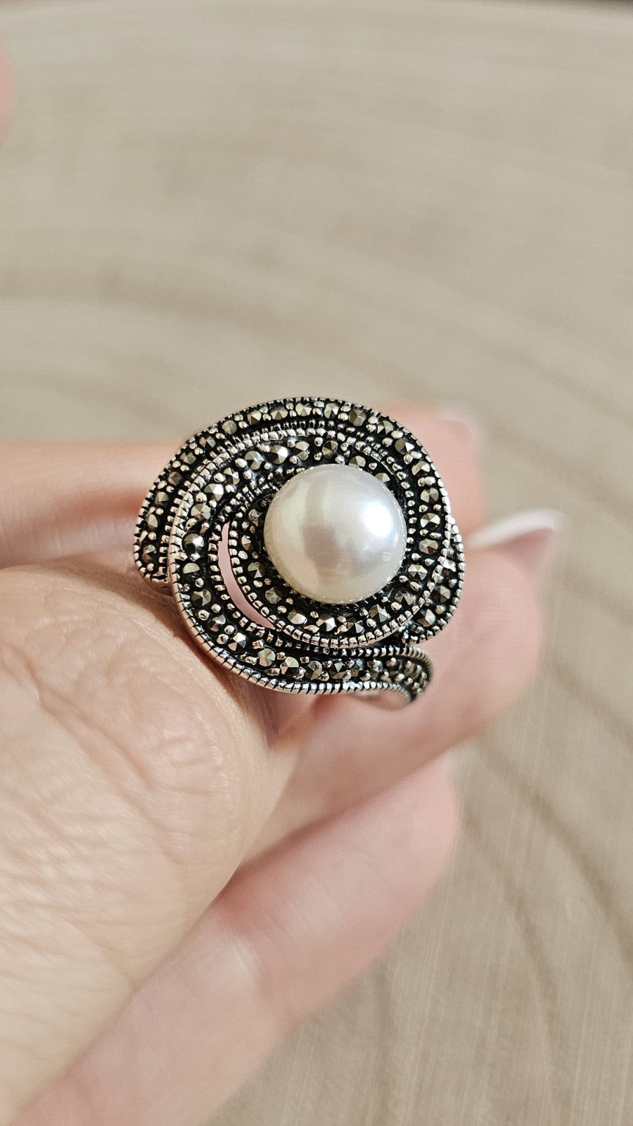 925 Sterling Silver Pearl & Marcasite Swirl Statement Ring – Size S 1/2