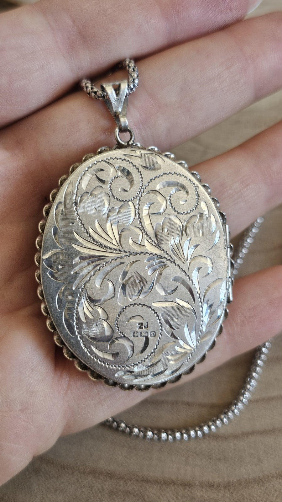 Vintage 1978 Sterling Silver Engraved Locket Pendant 22" 925 Chain 28.79g