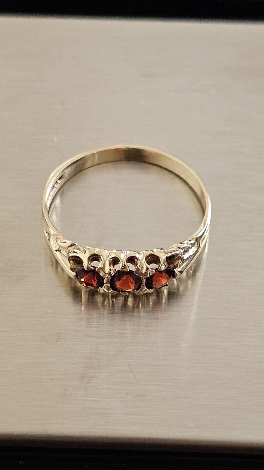 Vintage 9ct Yellow Gold Natural Garnet Three-Stone Rina - Size M