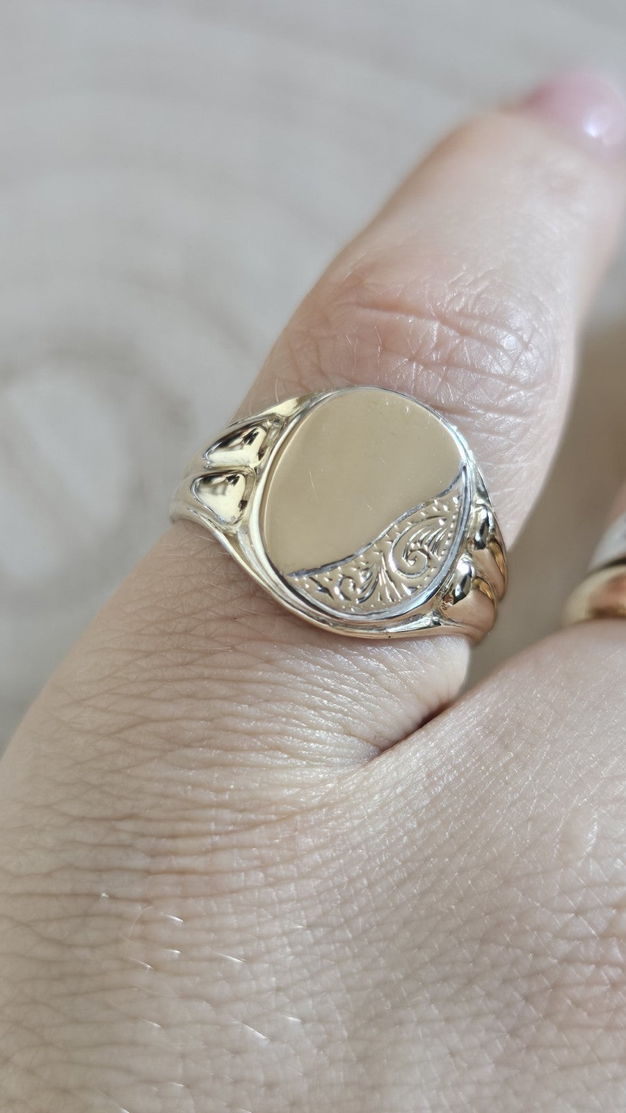 Vintage 9ct Gold & Silver Oval Signet Ring – Engraved Floral Design 4.48g, P1/2